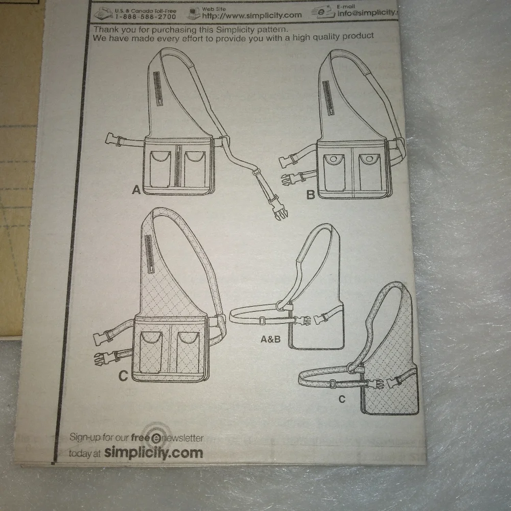 SIMPLICITY 2275 Day bags with securing straps by Georgia Manning Lewis